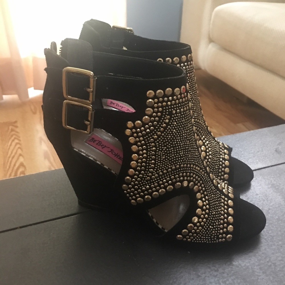 Betsey Johnson wedges, size 6. New.
